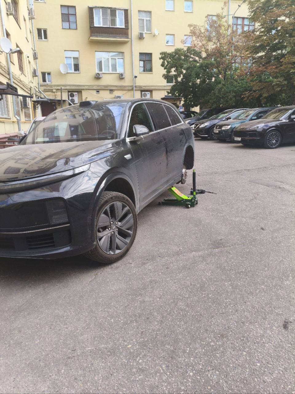 Работа на внутренней парковке